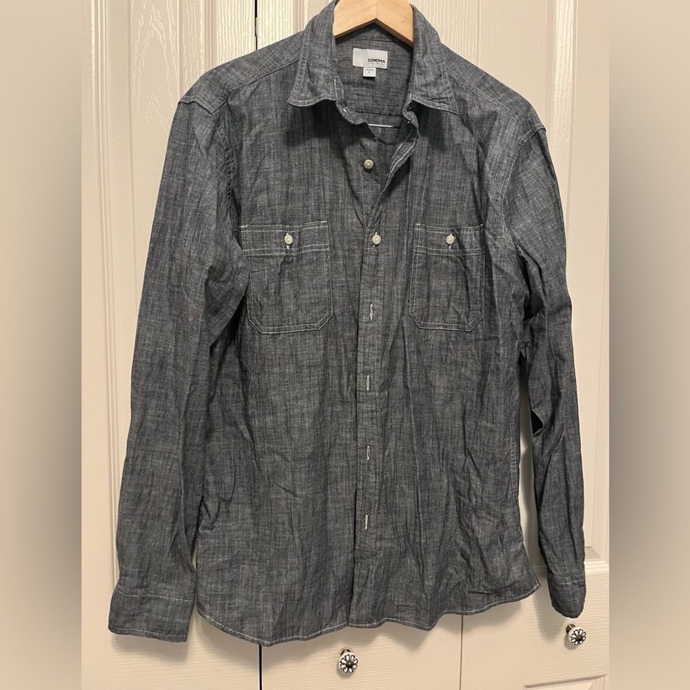 Sonoma men’s long sleeve grey button down shirt. Size L Plaid